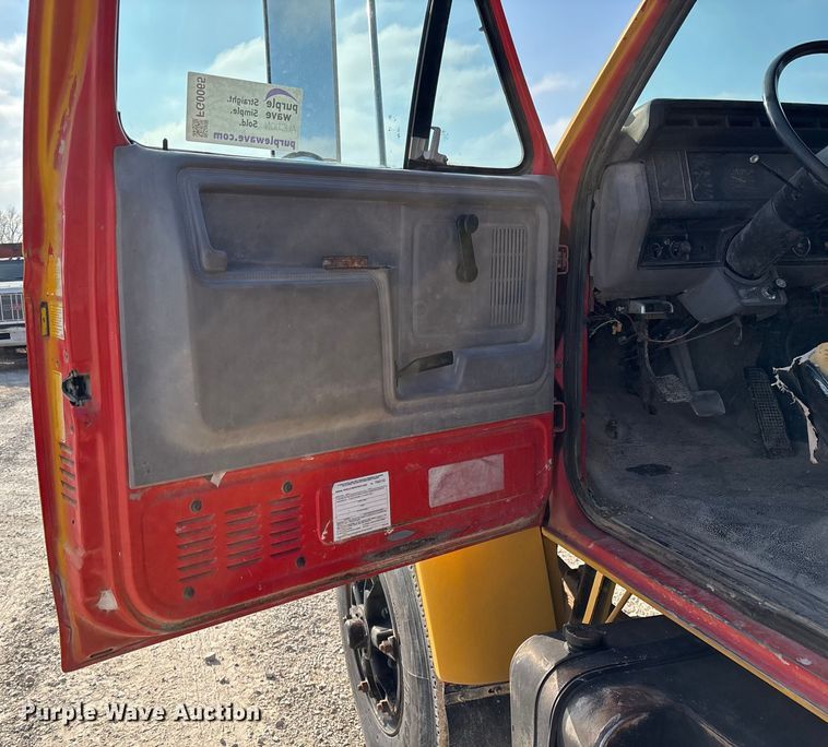 image for item FG0065 1996 Ford F-Series Flat bed truck with crane