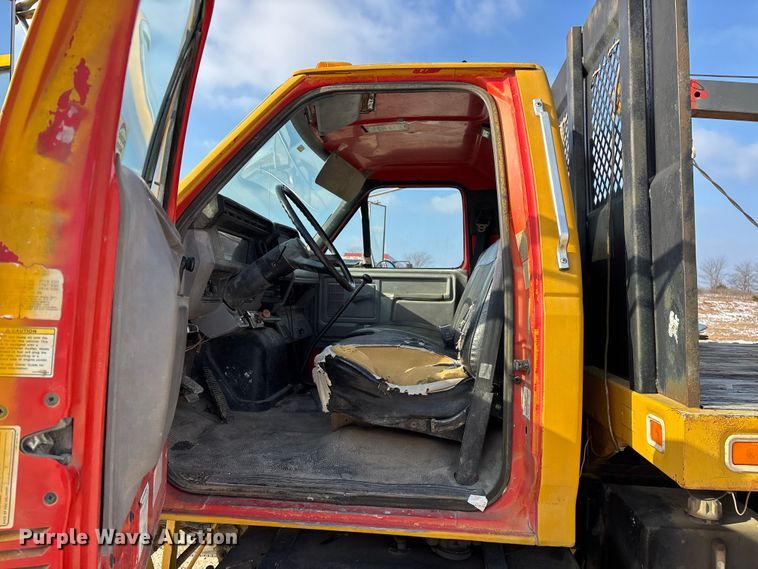 image for item FG0065 1996 Ford F-Series Flat bed truck with crane