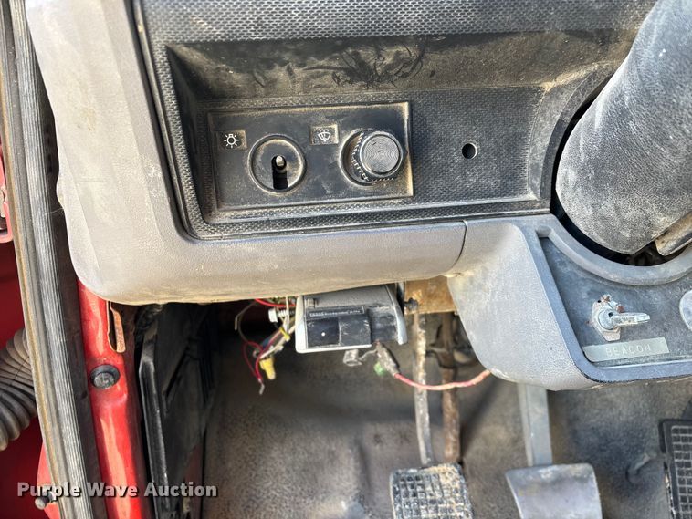 image for item FG0065 1996 Ford F-Series Flat bed truck with crane