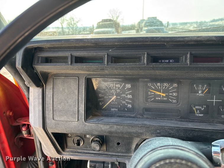 image for item FG0065 1996 Ford F-Series Flat bed truck with crane