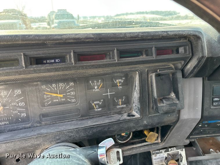 image for item FG0065 1996 Ford F-Series Flat bed truck with crane