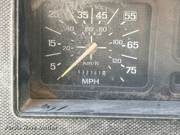 image for item FG0065 1996 Ford F-Series Flat bed truck with crane