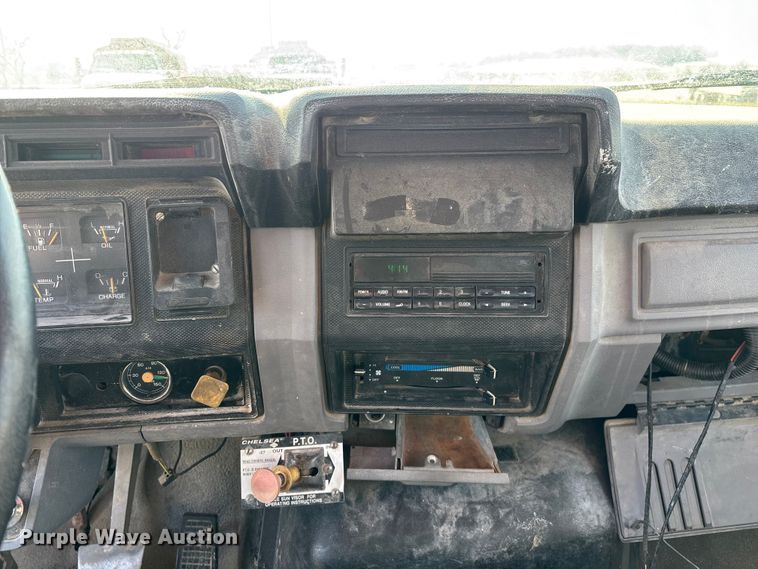 image for item FG0065 1996 Ford F-Series Flat bed truck with crane