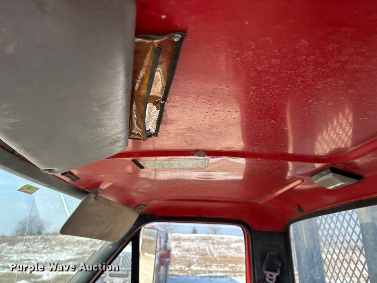 image for item FG0065 1996 Ford F-Series Flat bed truck with crane