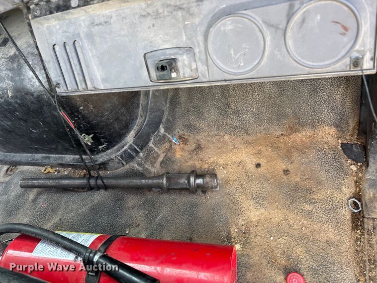 image for item FG0065 1996 Ford F-Series Flat bed truck with crane