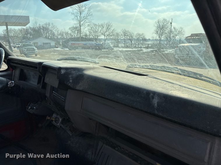 image for item FG0065 1996 Ford F-Series Flat bed truck with crane