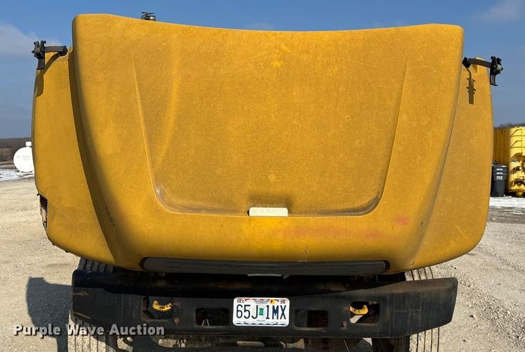 image for item FG0065 1996 Ford F-Series Flat bed truck with crane