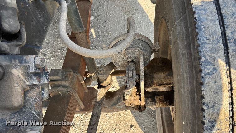 image for item FG0065 1996 Ford F-Series Flat bed truck with crane