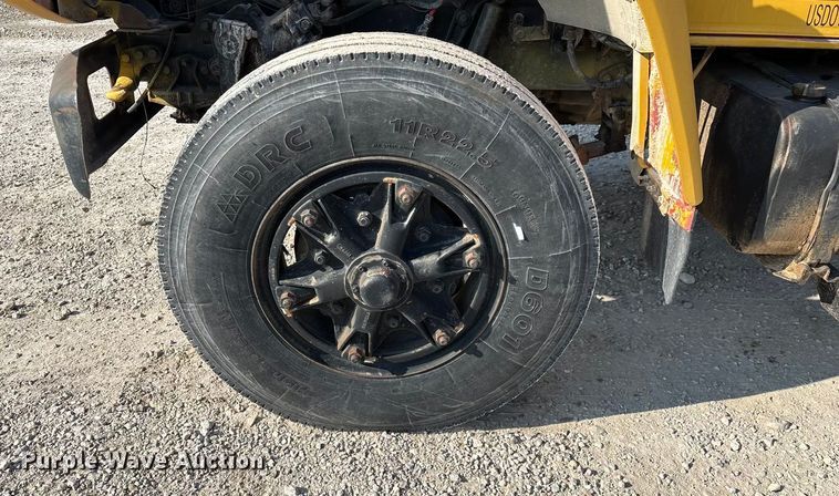 image for item FG0065 1996 Ford F-Series Flat bed truck with crane