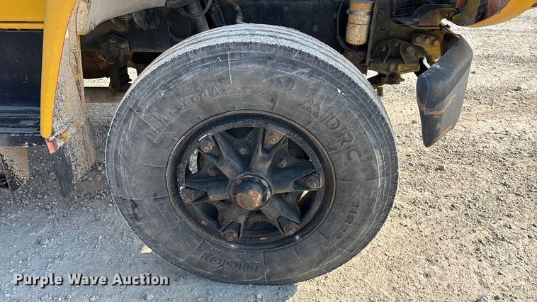 image for item FG0065 1996 Ford F-Series Flat bed truck with crane