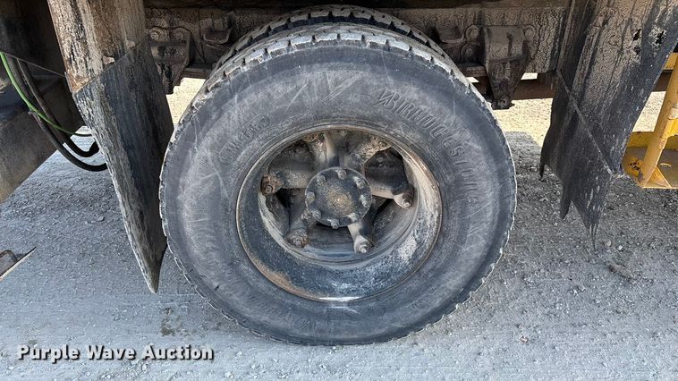 image for item FG0065 1996 Ford F-Series Flat bed truck with crane