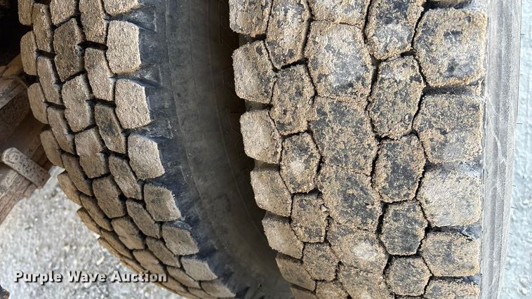 image for item FG0065 1996 Ford F-Series Flat bed truck with crane