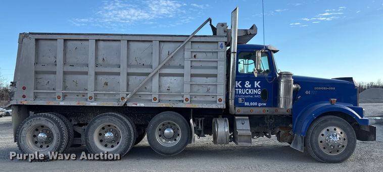 image for item FG2582 1995 Western Star 4900 dump truck