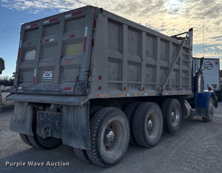 image for item FG2582 1995 Western Star 4900 dump truck