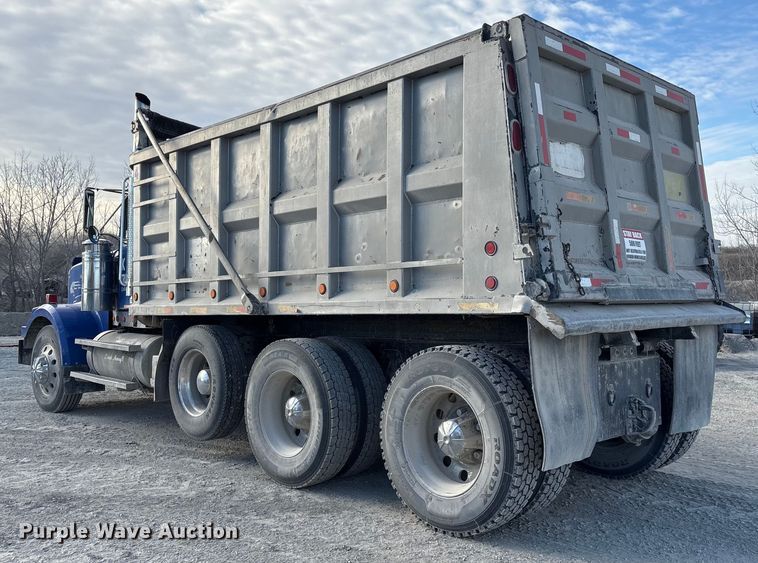 image for item FG2582 1995 Western Star 4900 dump truck