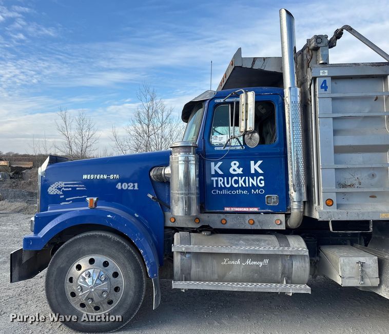 image for item FG2582 1995 Western Star 4900 dump truck