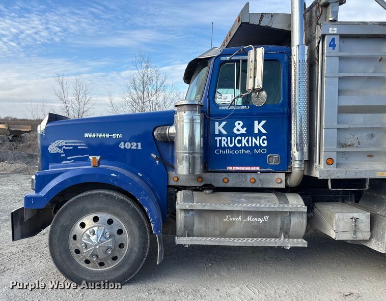 image for item FG2582 1995 Western Star 4900 dump truck