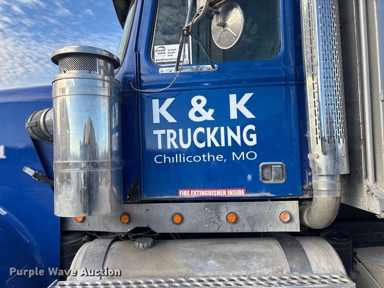 image for item FG2582 1995 Western Star 4900 dump truck