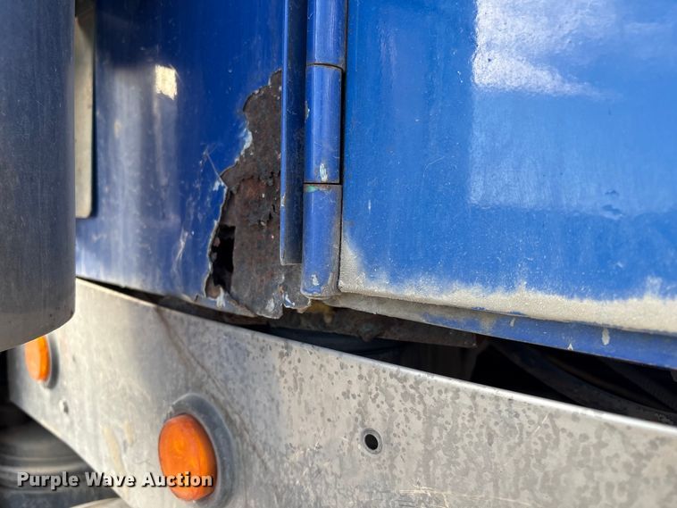 image for item FG2582 1995 Western Star 4900 dump truck