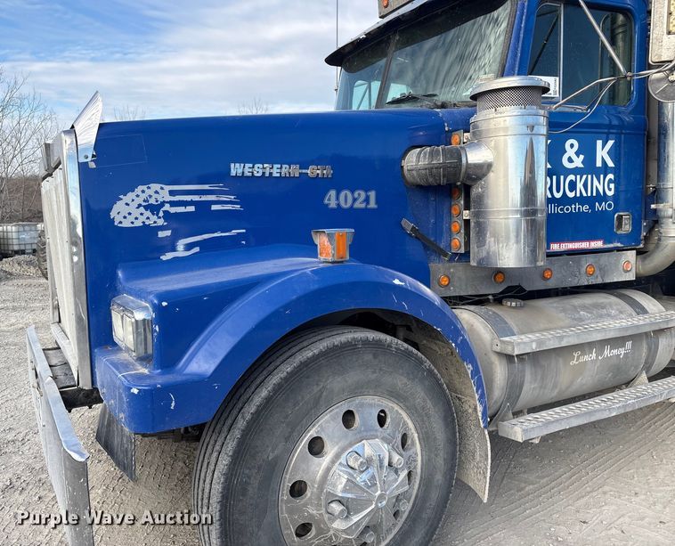 image for item FG2582 1995 Western Star 4900 dump truck