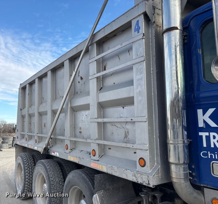 image for item FG2582 1995 Western Star 4900 dump truck