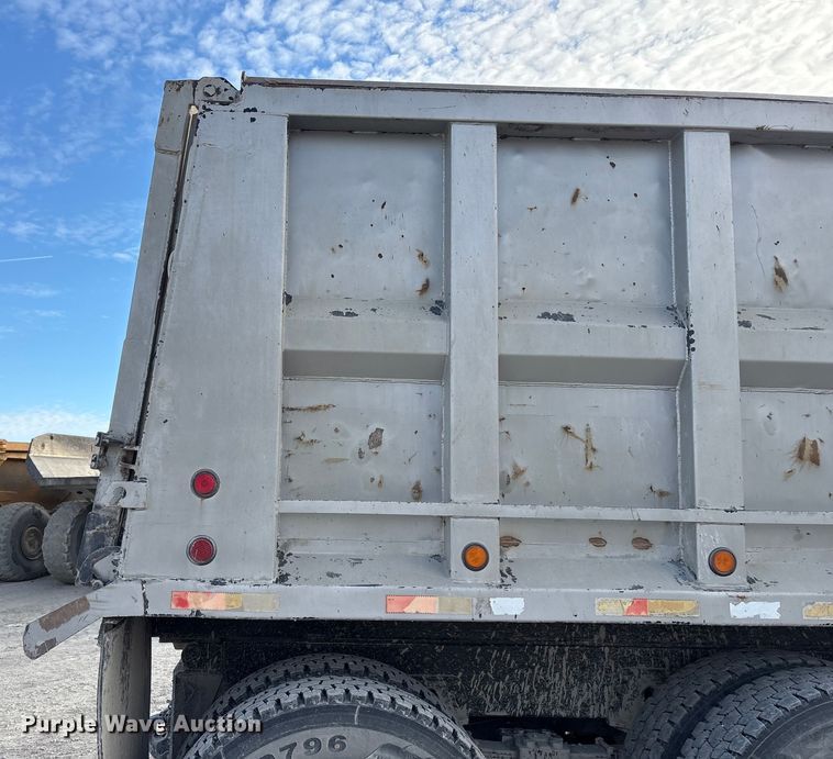 image for item FG2582 1995 Western Star 4900 dump truck