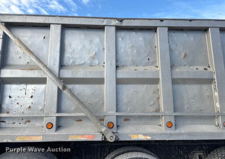 image for item FG2582 1995 Western Star 4900 dump truck