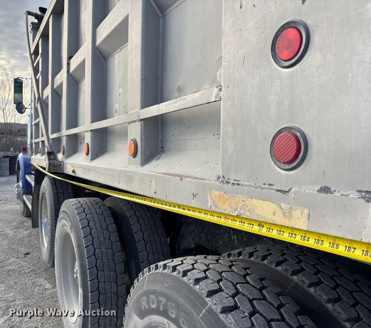 image for item FG2582 1995 Western Star 4900 dump truck