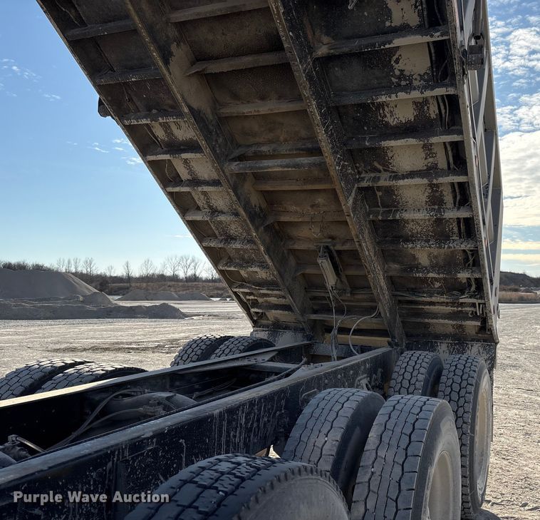 image for item FG2582 1995 Western Star 4900 dump truck