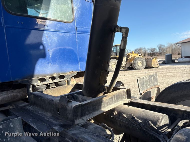 image for item FG2582 1995 Western Star 4900 dump truck
