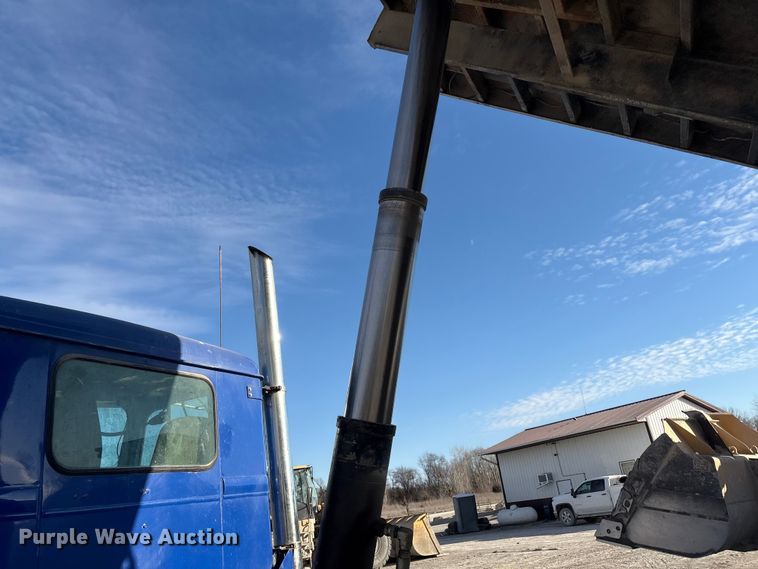 image for item FG2582 1995 Western Star 4900 dump truck