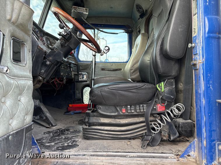 image for item FG2582 1995 Western Star 4900 dump truck