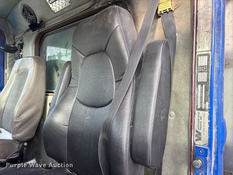 image for item FG2582 1995 Western Star 4900 dump truck