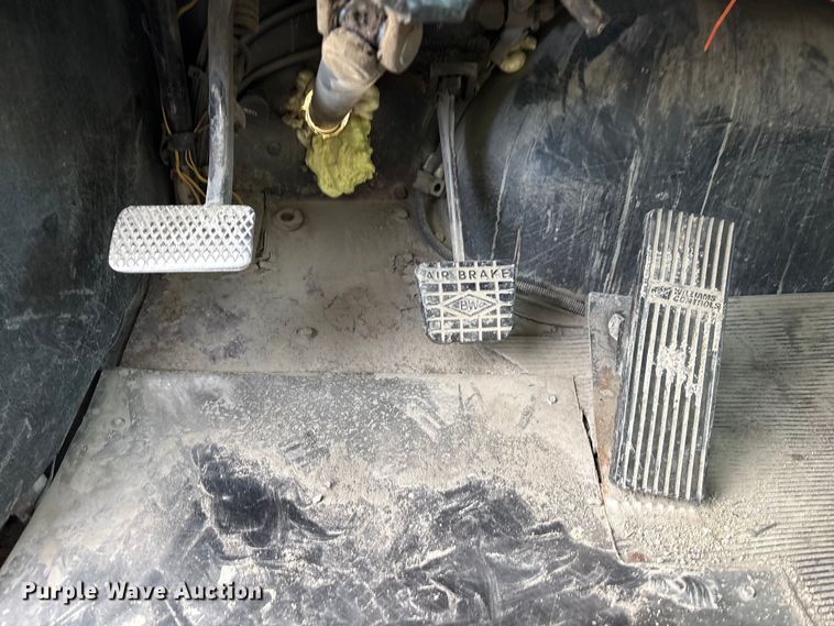 image for item FG2582 1995 Western Star 4900 dump truck