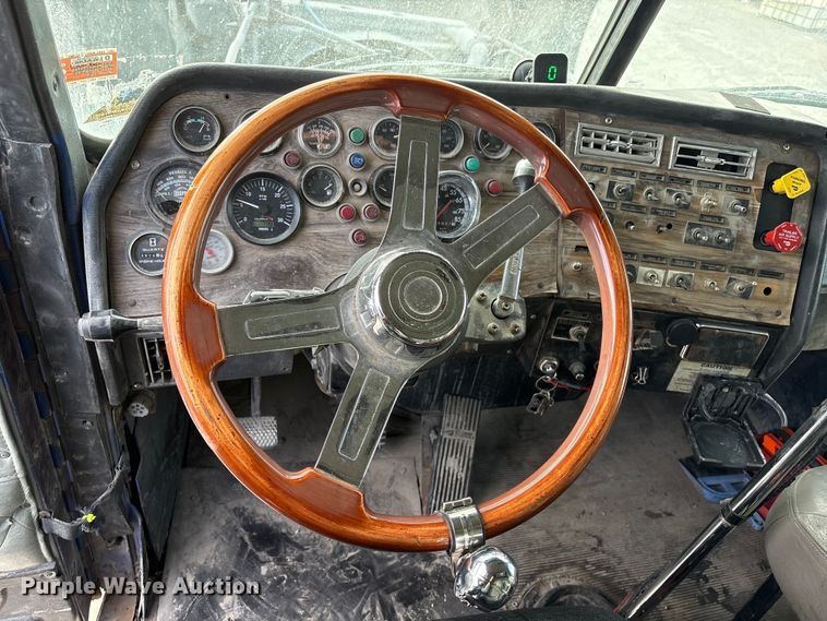 image for item FG2582 1995 Western Star 4900 dump truck