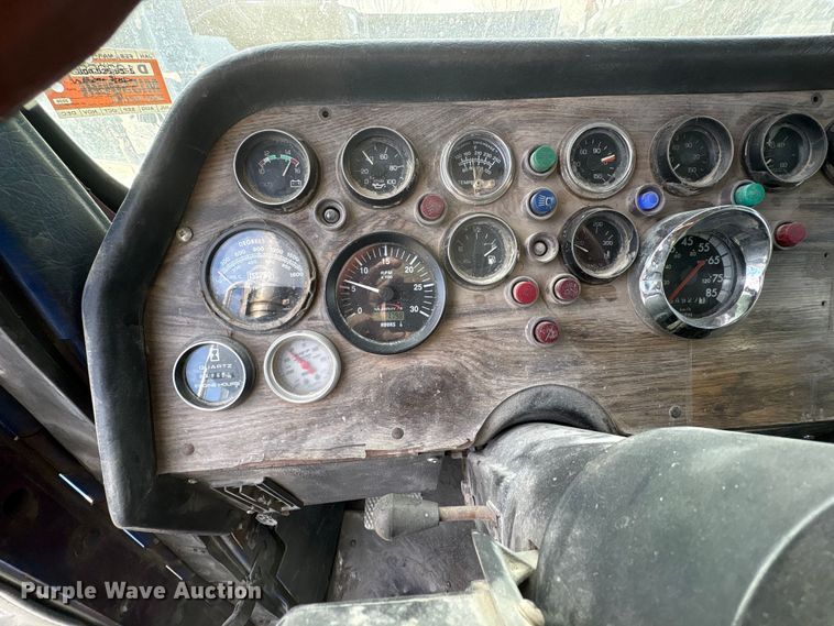 image for item FG2582 1995 Western Star 4900 dump truck