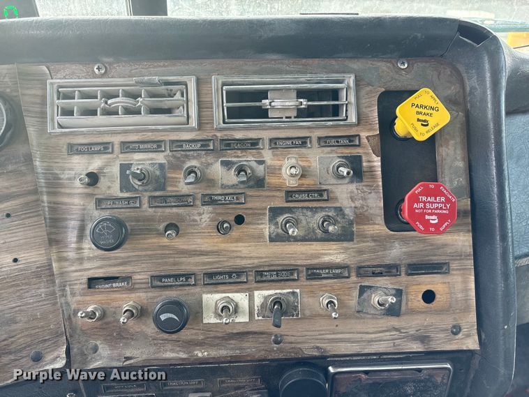 image for item FG2582 1995 Western Star 4900 dump truck