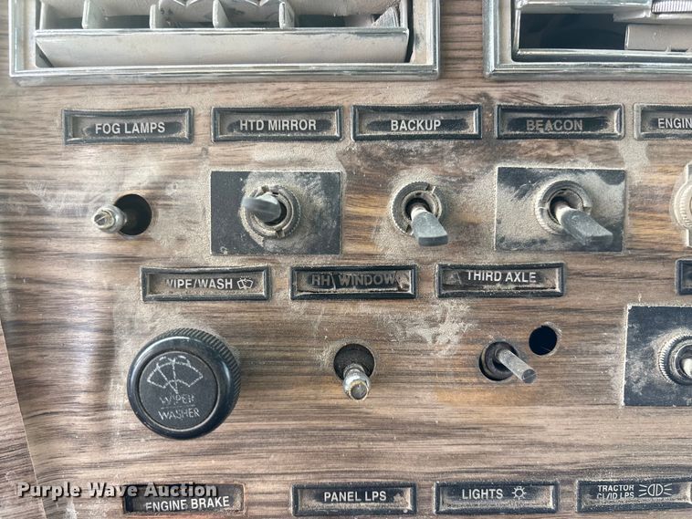 image for item FG2582 1995 Western Star 4900 dump truck