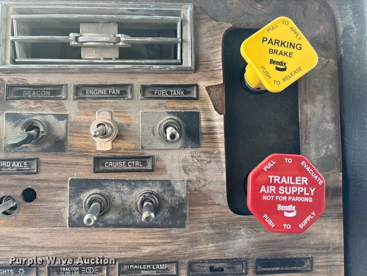 image for item FG2582 1995 Western Star 4900 dump truck