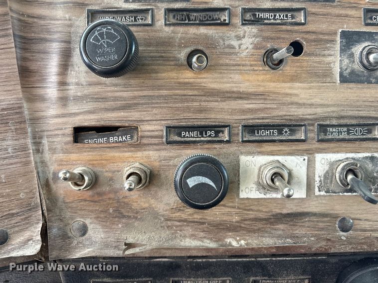 image for item FG2582 1995 Western Star 4900 dump truck