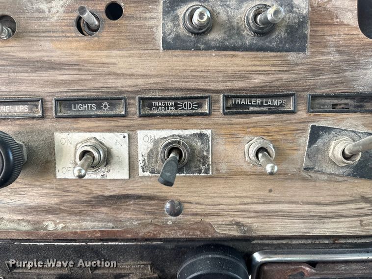 image for item FG2582 1995 Western Star 4900 dump truck