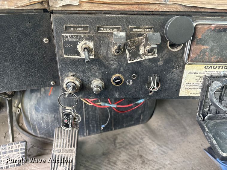 image for item FG2582 1995 Western Star 4900 dump truck