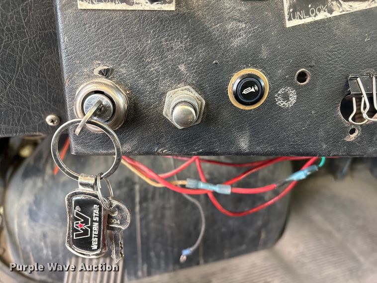 image for item FG2582 1995 Western Star 4900 dump truck