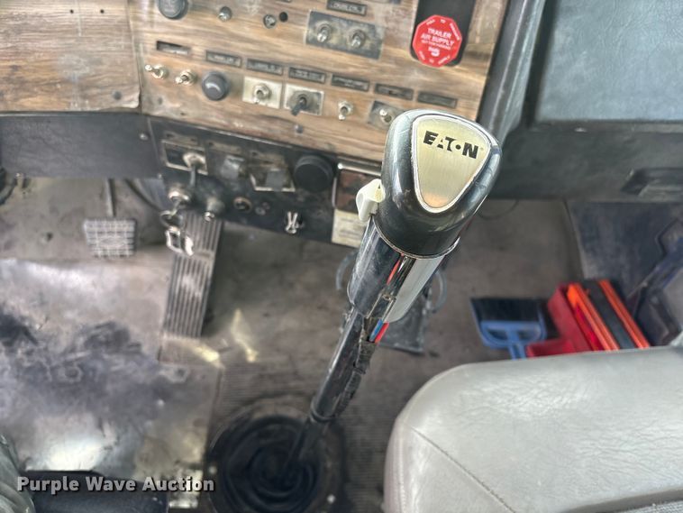 image for item FG2582 1995 Western Star 4900 dump truck