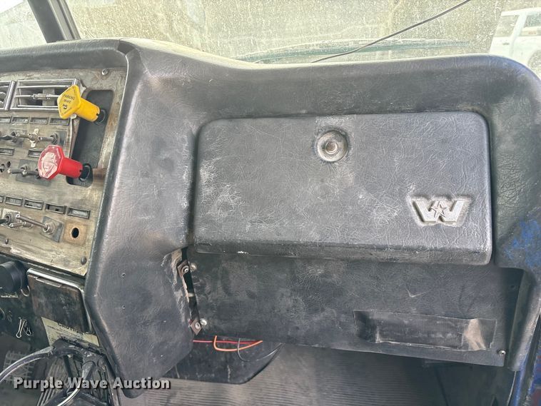 image for item FG2582 1995 Western Star 4900 dump truck