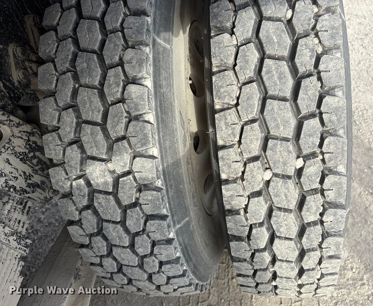 image for item FG2582 1995 Western Star 4900 dump truck