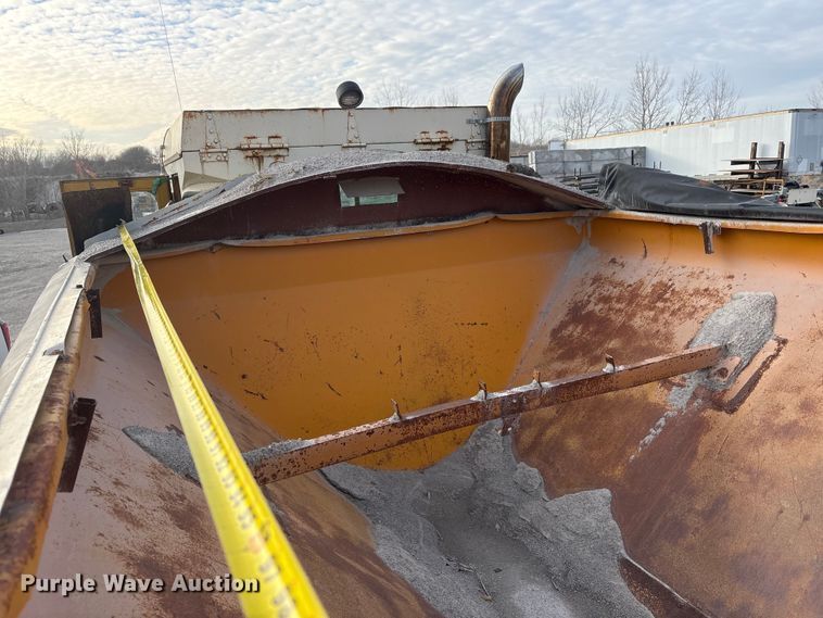 image for item FG2584 AG Chem 1253 spreader