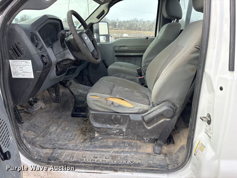 image for item FG2593 2016 Ford F250 Super Duty pickup truck