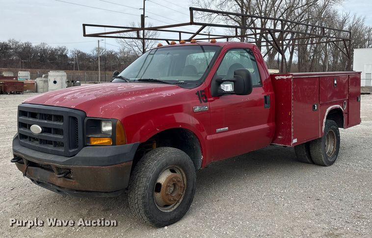 image for item FG2594 2006 Ford F350 Super Duty XL utility bed pickup truck