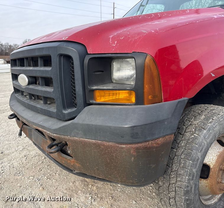 image for item FG2594 2006 Ford F350 Super Duty XL utility bed pickup truck